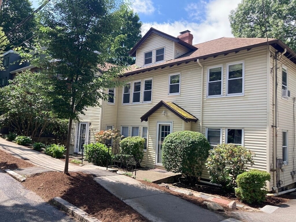 Primary Photo - 28 Beaconsfield Rd