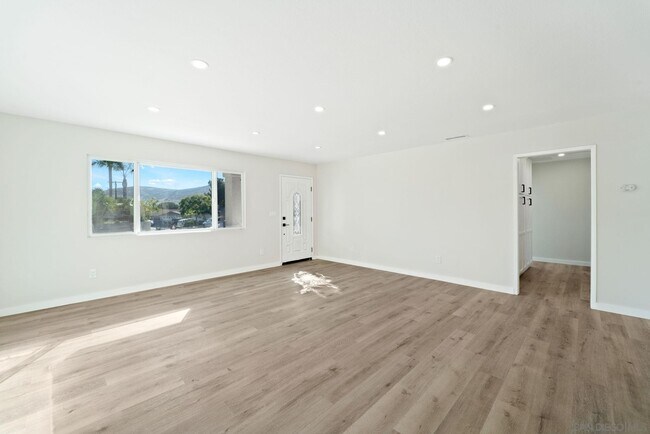 Foto del edificio - 10131 Strathmore Dr