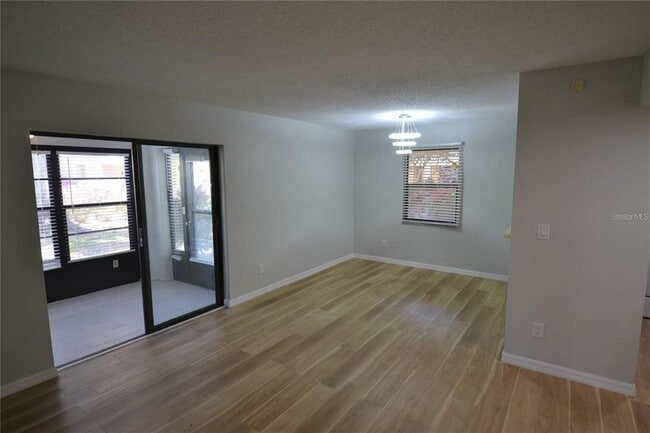 Building Photo - 3399 Mermoor Dr