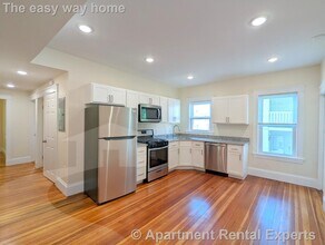 Building Photo - 8-10 Lowell Cir Unit #2