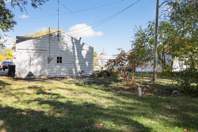 Building Photo - 1971 E Cantrell St