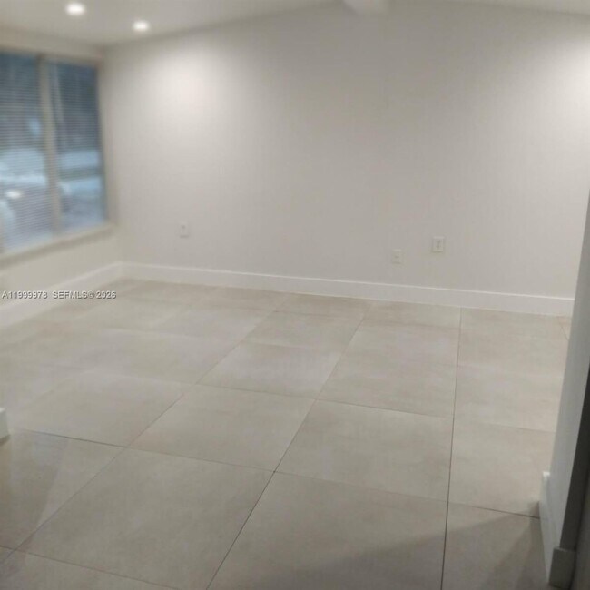 Foto del edificio - 1565 NE 48th St