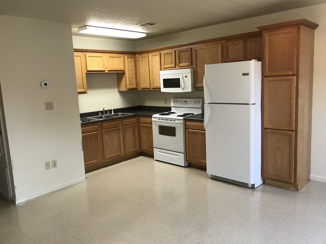 Kitchen - 4117 Maplewood Dr