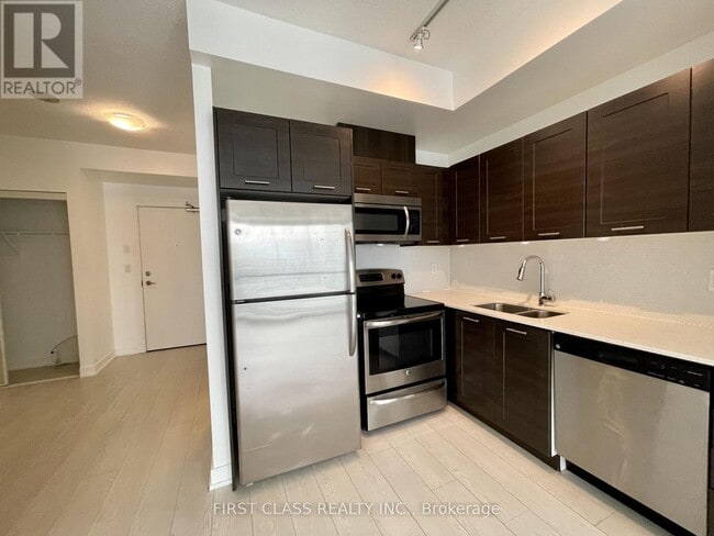 Building Photo - 20 Bruyeres Mews