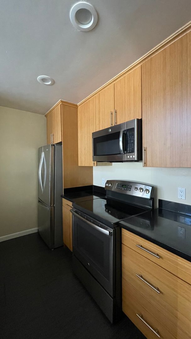 Building Photo - 2101 Shoreline Drive #439 - 30% Rental Fee