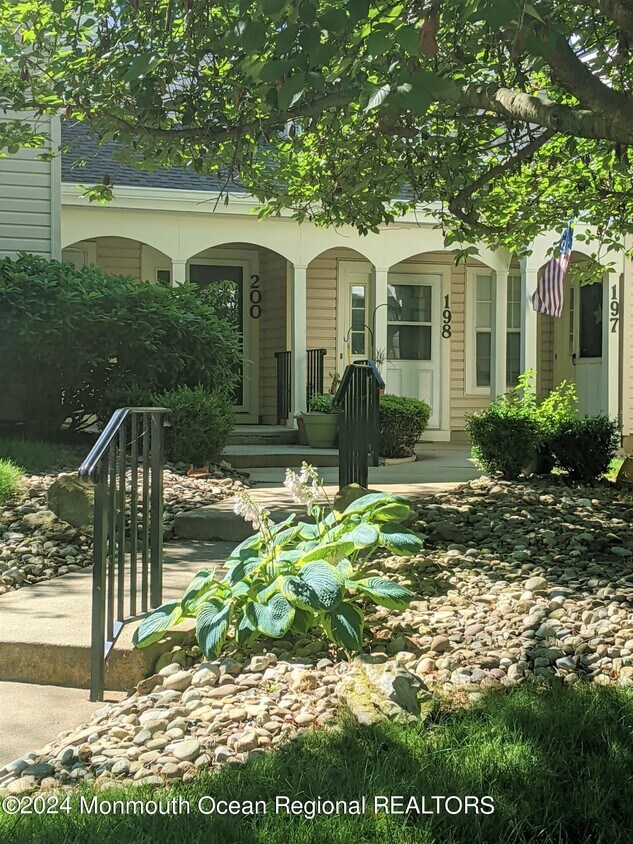 Primary Photo - 199 Tulip Ln