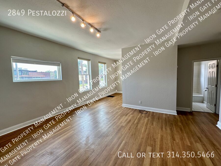 Foto principal - Two bedroom Apartment in Fox Park neighbor...