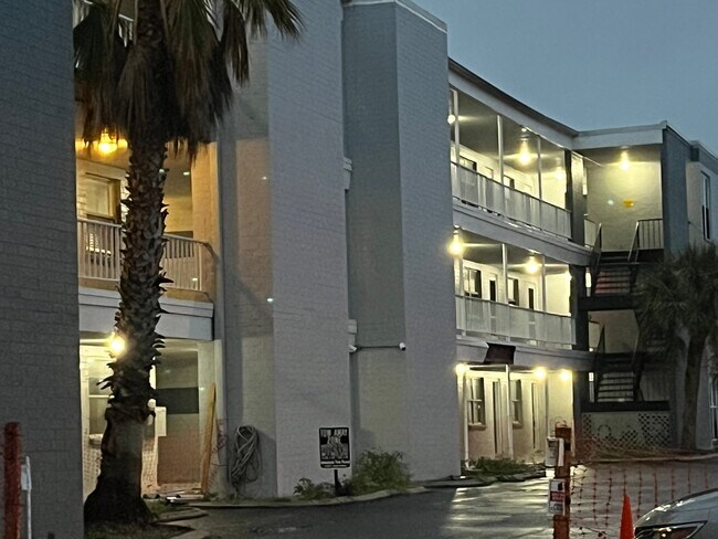 Foto del edificio - 1859 Shore Dr S