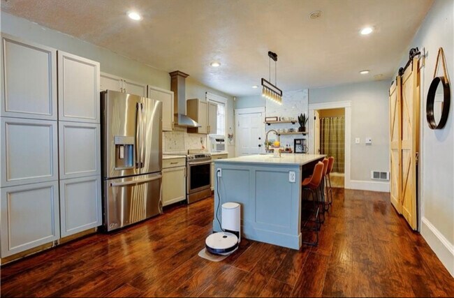 Building Photo - 104 Leah St