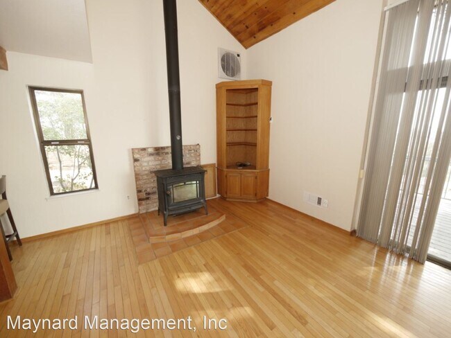 Building Photo - 3 br, 2 bath House - 10831 Sutter Circle