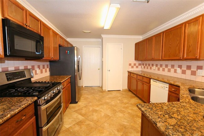 Building Photo - 2719 Skyview Forest Dr