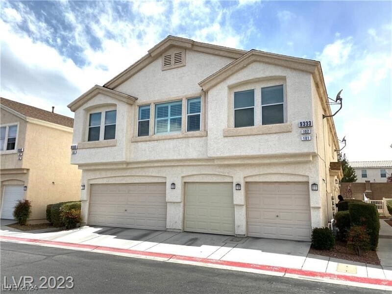 Foto principal - 9333 Leaping Deer Pl