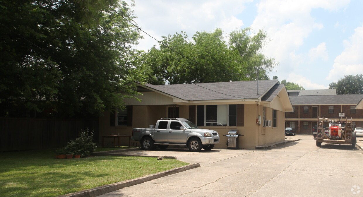 Primary Photo - Stadium View Apartments
