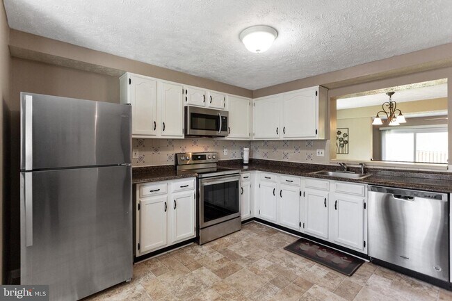 Building Photo - 7700 Mandan Rd