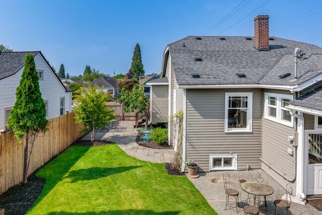 Foto del edificio - Beautiful Historic Multi Generational home in Heart of Snohomish