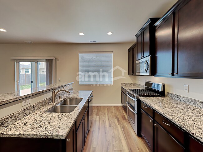 Building Photo - 2665 Link Ave