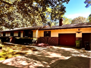 Building Photo - 907 Poplar St