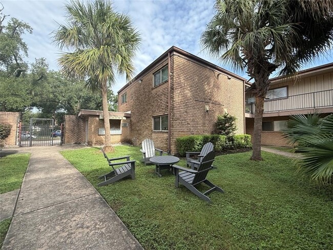 Building Photo - 1530 Heights Blvd
