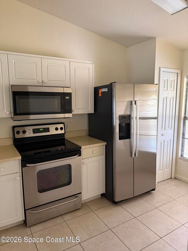 Building Photo - 950 Luminary Cir