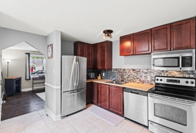 Building Photo - 206 E 37th St