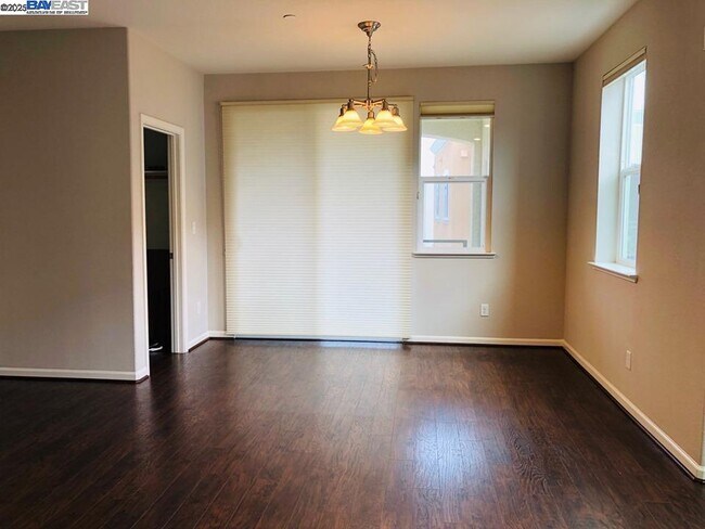 Foto del edificio - 4740 Norris Canyon Rd