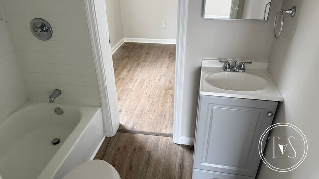 Foto del edificio - 2214 Shell Rd