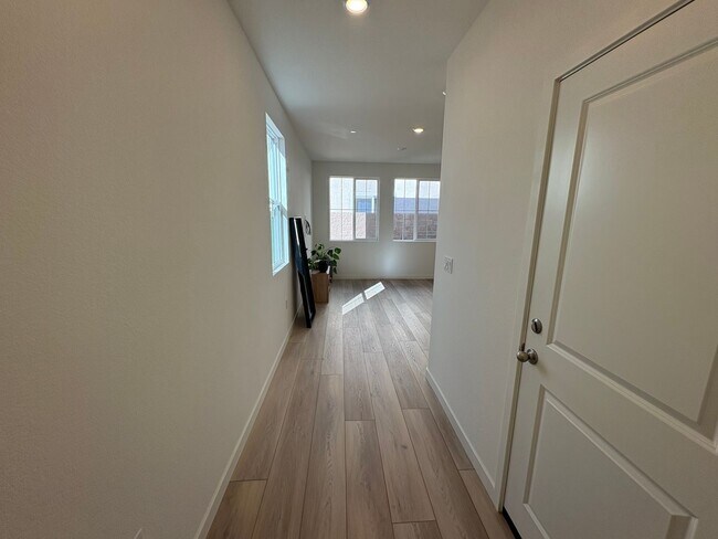 Foto del edificio - Beautiful New 3 Bedroom Home in the Heart ...