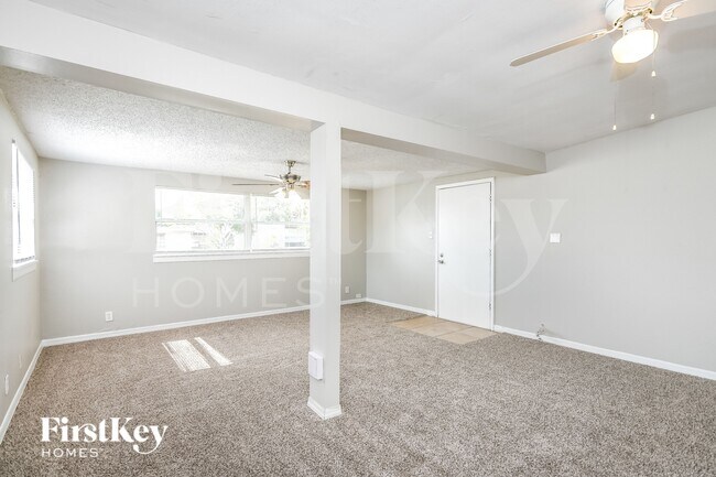 Foto del edificio - 493 Notre Dame Dr