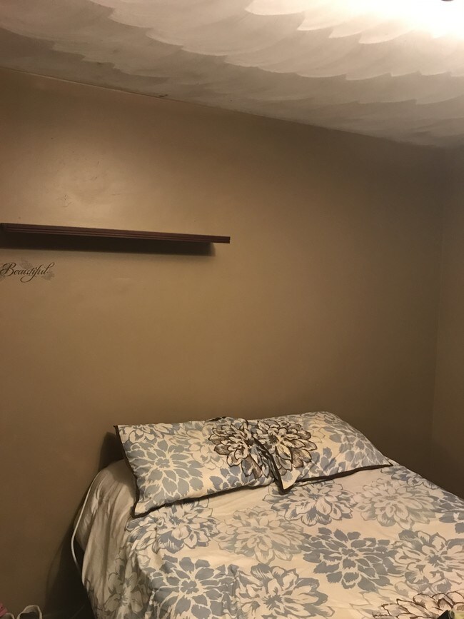 Foto del edificio - 8755 Maplewood Dr