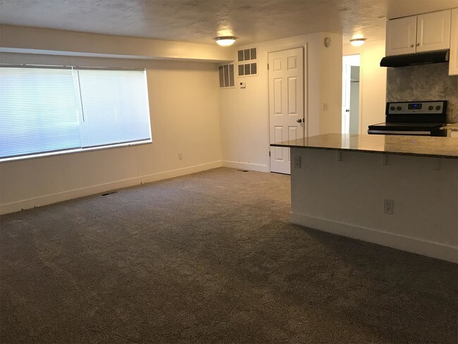 Building Photo - 4005 S 300 E