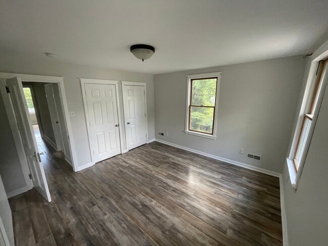 RoomA - 210 Mannion Ave