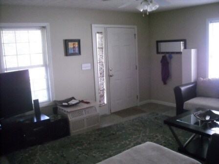 Foto del edificio - 2 Bedroom Townhouse Available July 2026;  ...