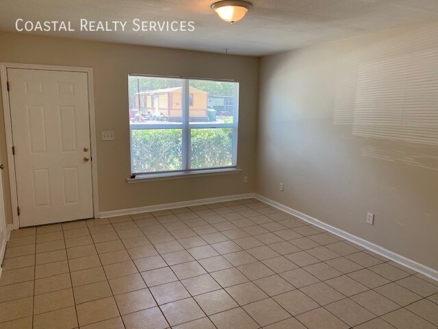 Building Photo - 623 Crestview Ave