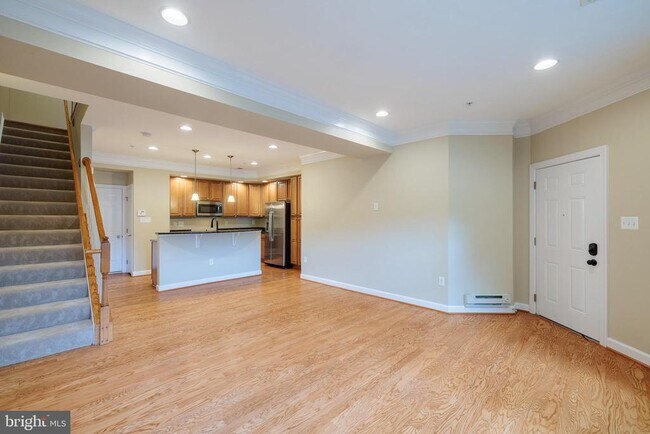 Building Photo - 256 Urban Avenue