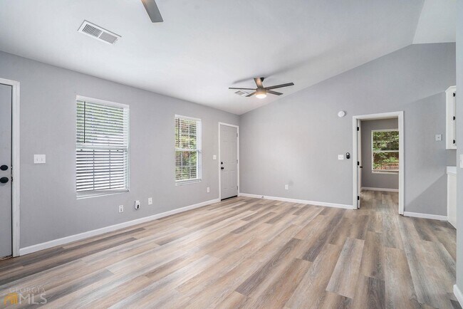 Building Photo - 1329 Creek View Dr
