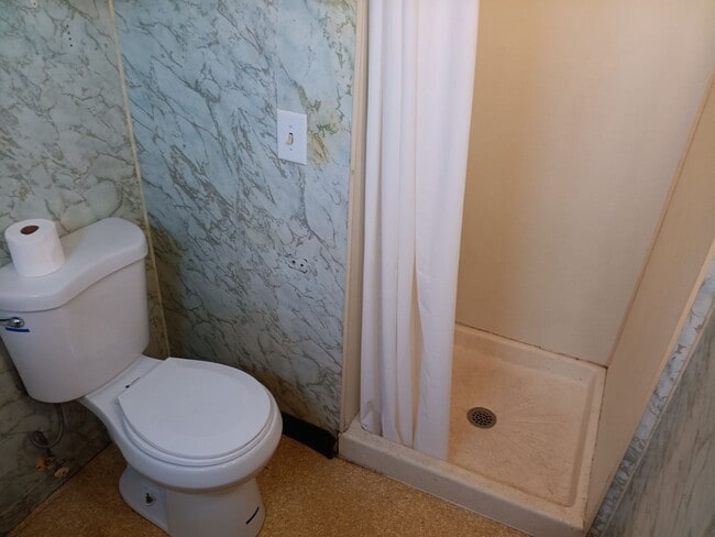 Building Photo - 211