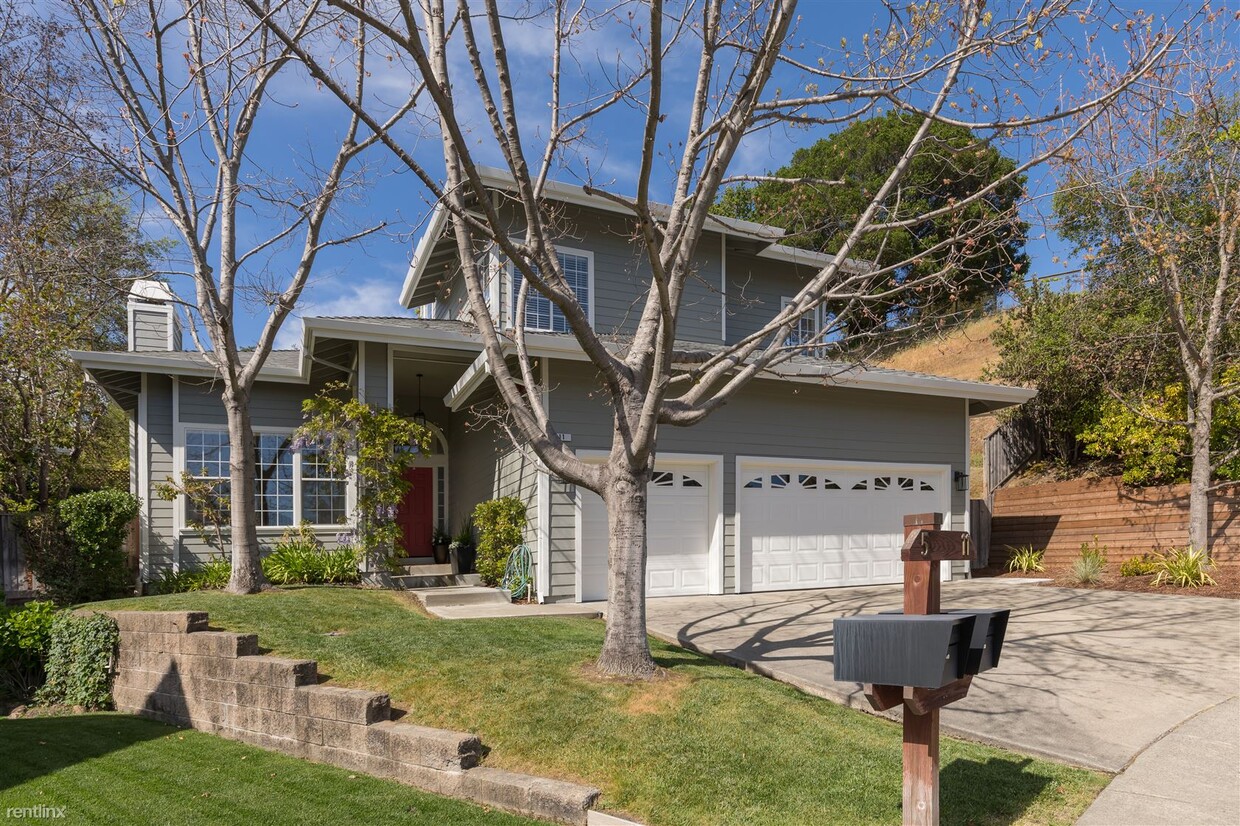 Foto principal - 5 br, 3 bath House - 11 Red Oak Court