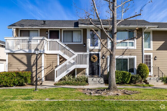Foto del edificio - Walnut Village Townhomes