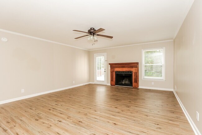 Foto del edificio - 2409 Racquet Club Dr