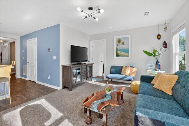 Foto del edificio - 430 Falcon Ridge Rd
