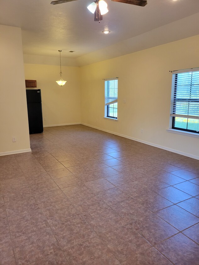 Foto del edificio - 210 Small Oaks Rd