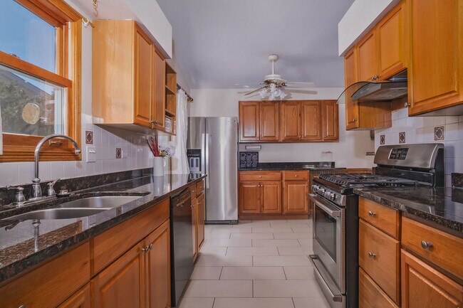 Foto del edificio - 8 Juniper Ct