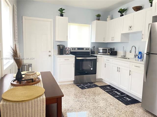 Building Photo - 441 NW 95th St