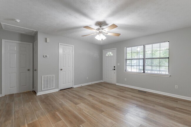 Foto del edificio - 9424 Fuller Rd