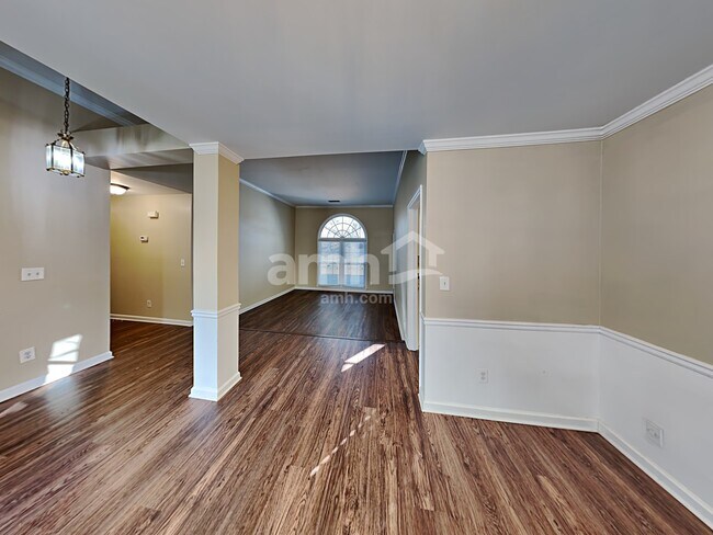 Building Photo - 201 Red Oak Lane