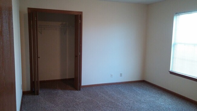 Foto del edificio - Spacious 2-Bed, 2-Bath Duplex with Attache...