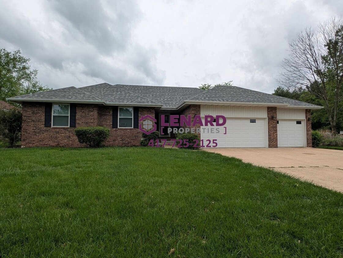 Primary Photo - Spacious 3 Bedroom Home!