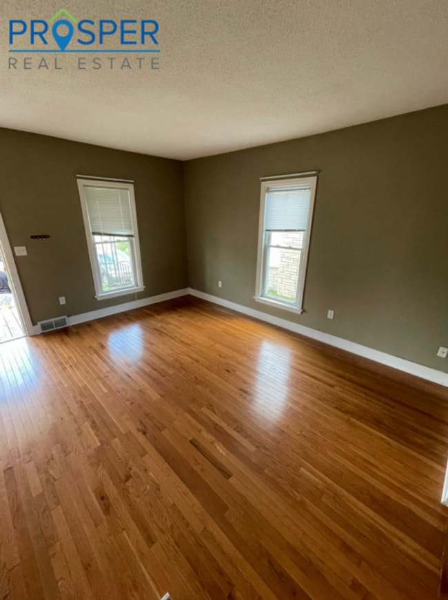 Building Photo - FI1329
