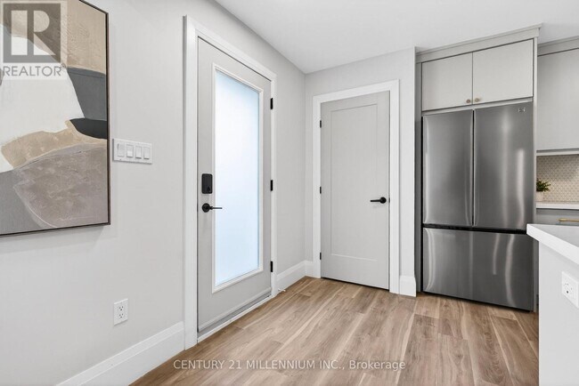 Photo du bâtiment - 330 E 15th St