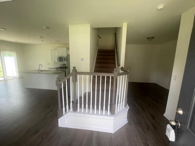 Foto principal - Spacious 3-Bedroom, 2.5-Bath Home in a Gre...